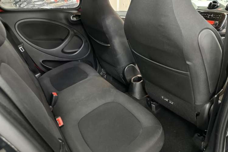 Used smart forfour 2018 1.0L 52kW Passion Edition Interior 5