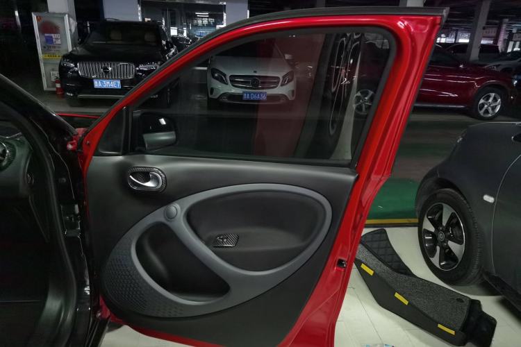 Used smart forfour 2018 0.9T 66 kW Pioneer Edition Interior 5