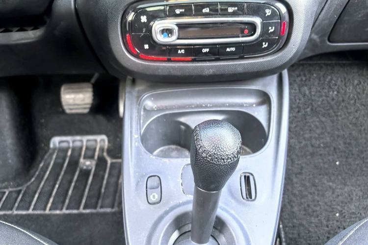 Used smart forfour 2018 1.0L 52kW Passion Edition Interior 5