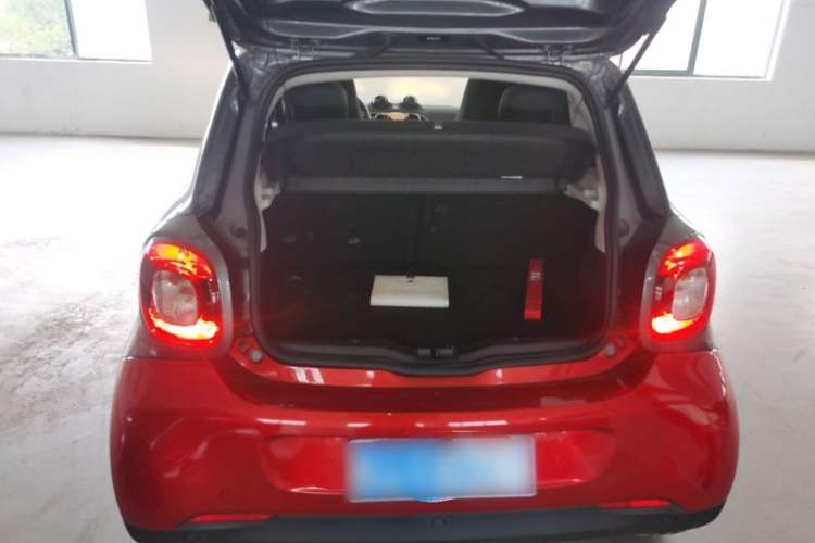 Used smart forfour 2018 1.0L 52kW Passion Edition Interior 5