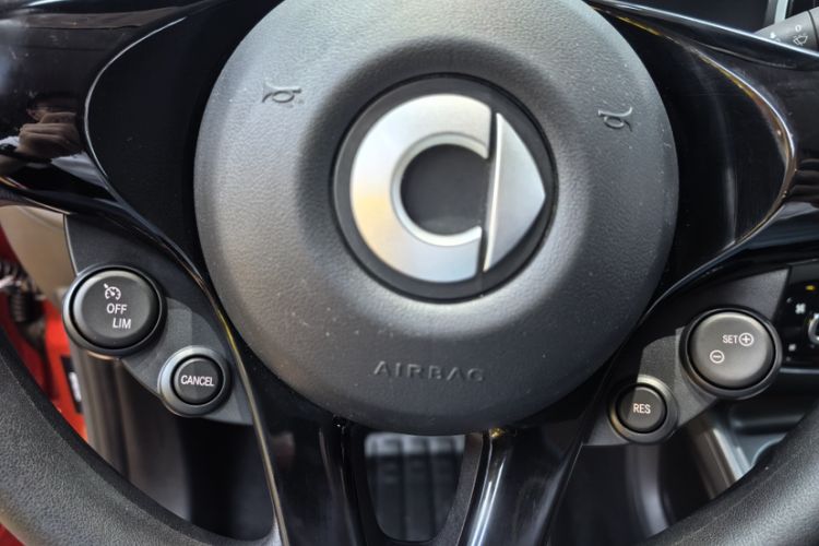 Used smart forfour 2018 1.0L 52 kW Dynamic Edition Interior 5