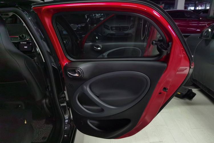 Used smart forfour 2018 0.9T 66 kW Pioneer Edition Interior 6