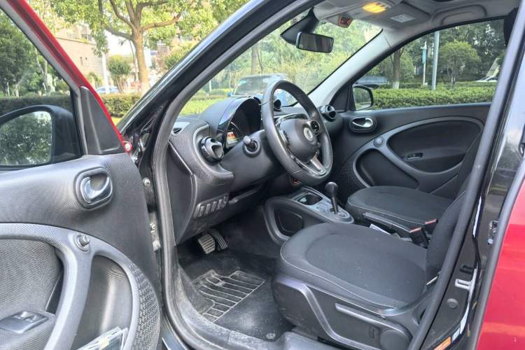 Used smart forfour 2018 1.0L 52kW Passion Edition Interior 6