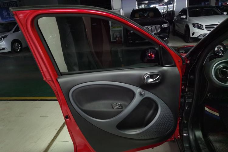 Used smart forfour 2018 0.9T 66 kW Pioneer Edition Interior 7
