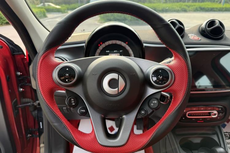 Used smart forfour 2018 1.0L 52kW Passion Edition Interior 7
