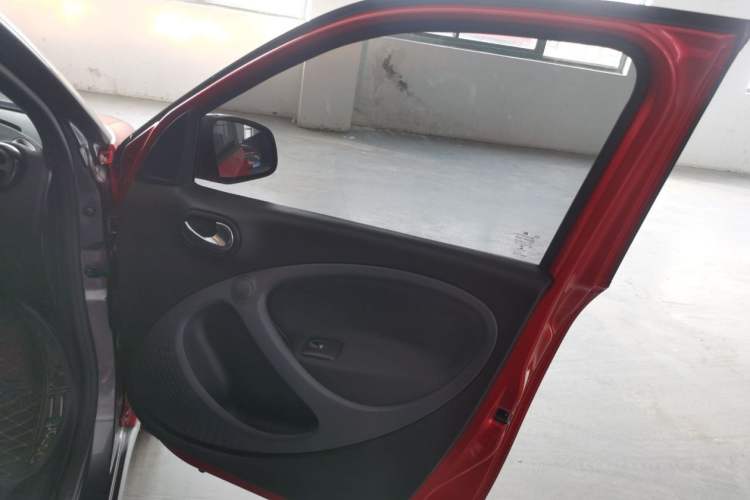 Used smart forfour 2018 1.0L 52kW Passion Edition Interior 7