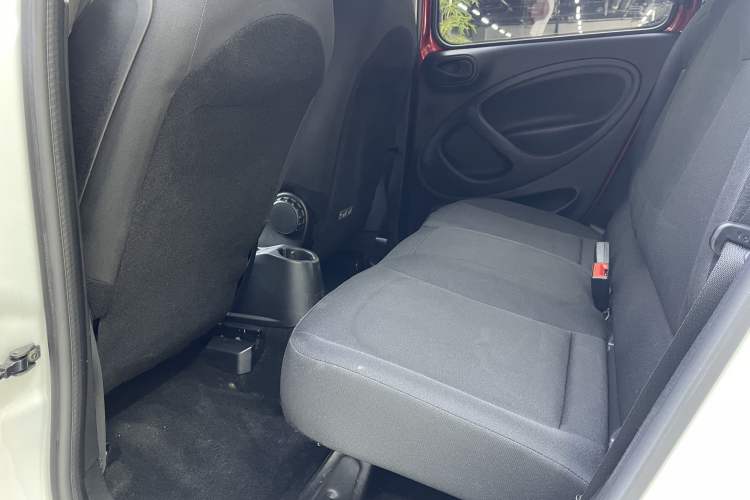 Used smart forfour 2018 1.0L 52 kW Dynamic Edition Interior 7