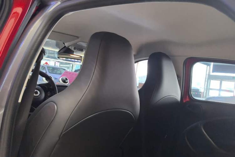 Used smart forfour 2018 1.0L 52 kW Dynamic Edition Interior 7