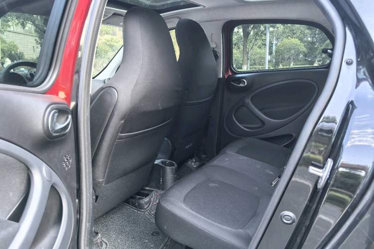Used smart forfour 2018 1.0L 52kW Passion Edition Interior 8