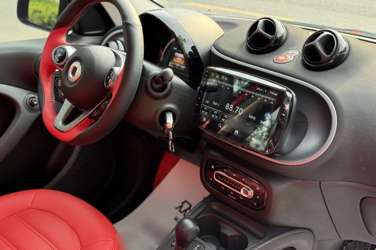 Used smart forfour 2018 1.0L 52kW Passion Edition Interior 8