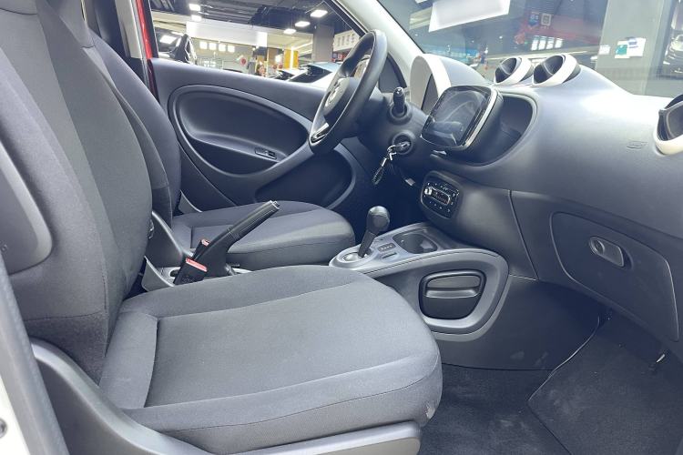 Used smart forfour 2018 1.0L 52 kW Dynamic Edition Interior 8