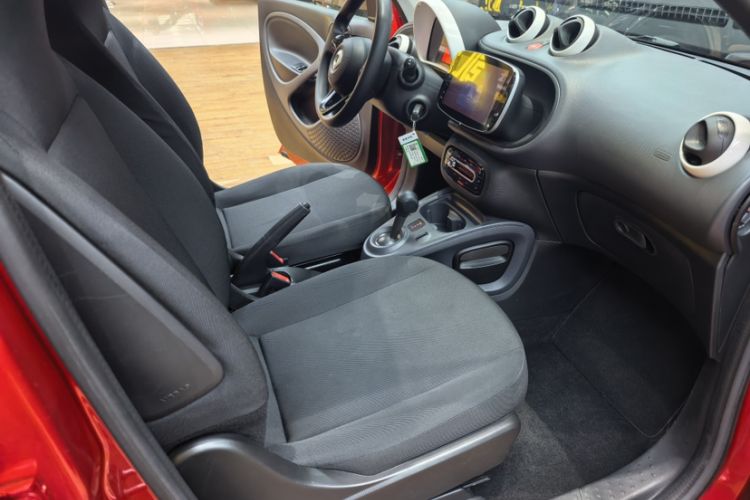 Used smart forfour 2018 1.0L 52 kW Dynamic Edition Interior 8
