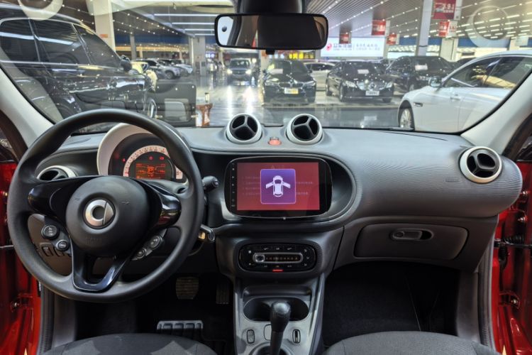 Used smart forfour 2018 1.0L 52 kW Dynamic Edition Interior 9