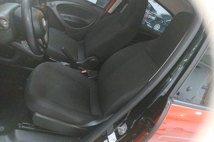 Used smart forfour 2018 1.0L 52 kW Dynamic Edition Left Front Seat