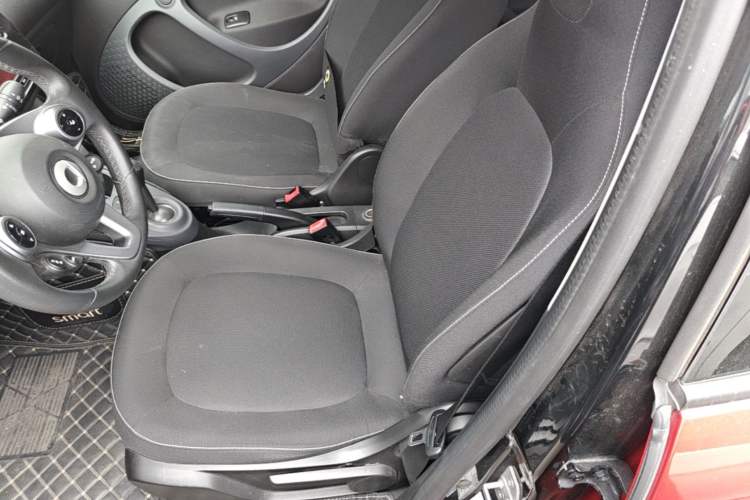 Used smart forfour 2018 1.0L 52kW Passion Edition Left Front Seat