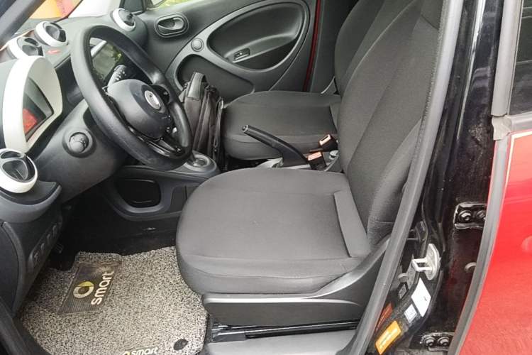 Used smart forfour 2018 1.0L 52 kW Dynamic Edition Left Front Seat