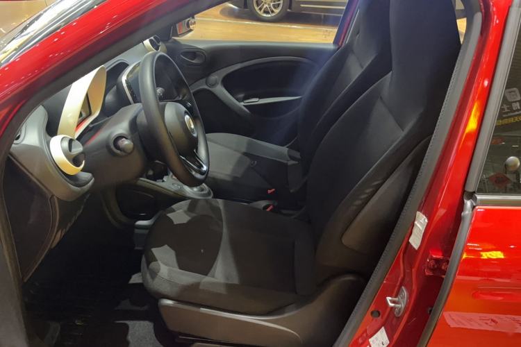 Used smart forfour 2018 1.0L 52 kW Dynamic Edition Left Front Seat
