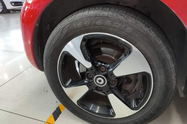 Used smart forfour 2018 1.0L 52kW Passion Edition Left Front Wheel Hub