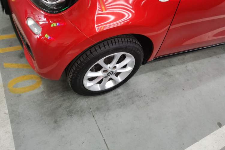 Used smart forfour 2018 1.0L 52 kW Dynamic Edition Left Front Wheel Hub