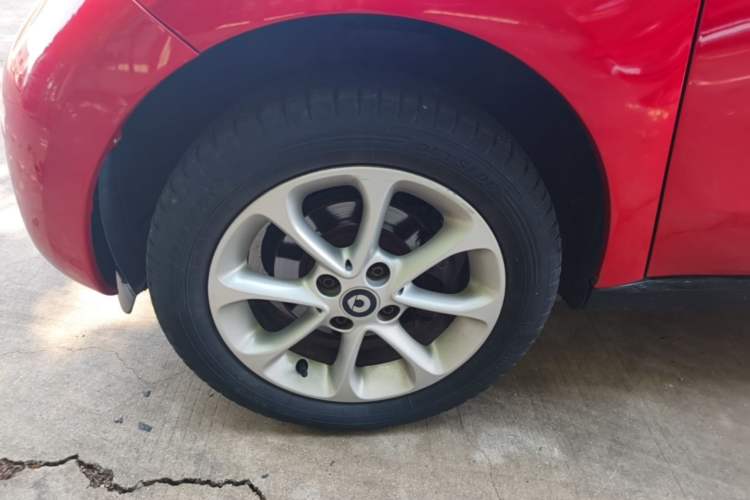 Used smart forfour 2018 1.0L 52 kW Dynamic Edition Left Front Wheel Hub