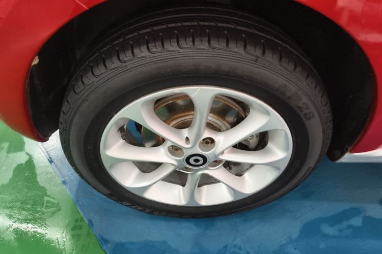 Used smart forfour 2018 1.0L 52 kW Dynamic Edition Left Front Wheel Hub