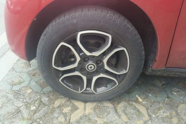 Used smart forfour 2018 1.0L 52kW Passion Edition Left Front Wheel Hub