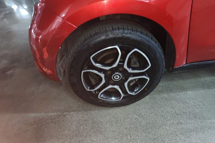 Used smart forfour 2018 0.9T 66 kW Pioneer Edition Left Front Wheel Hub