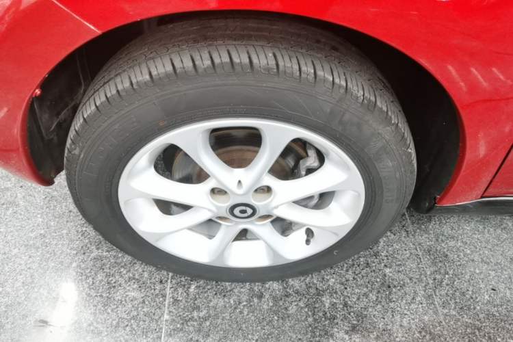 Used smart forfour 2018 1.0L 52 kW Dynamic Edition Left Front Wheel Hub