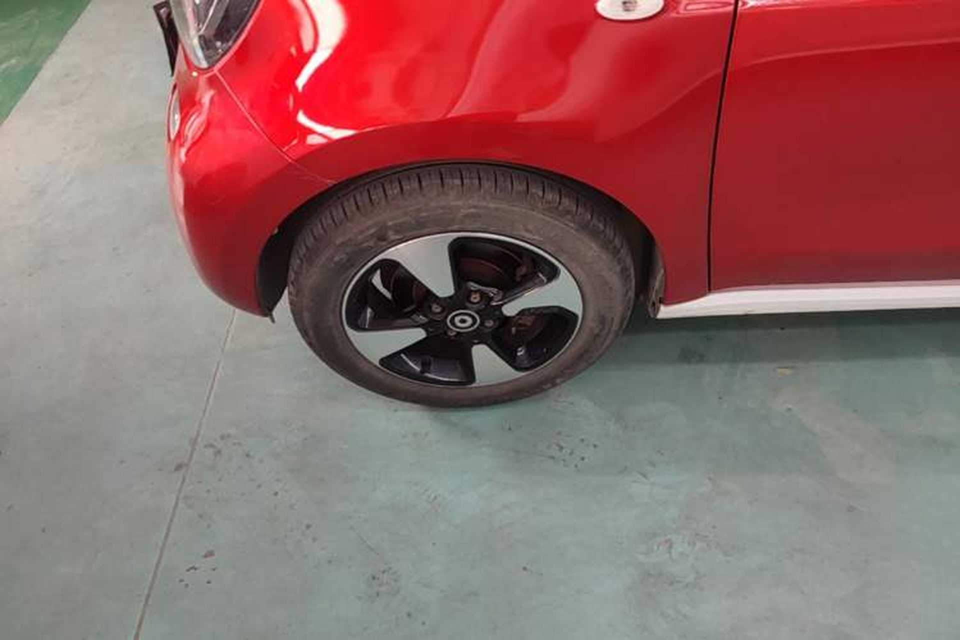 Used smart forfour 2018 1.0L 52kW Passion Edition Left Front Wheel Hub