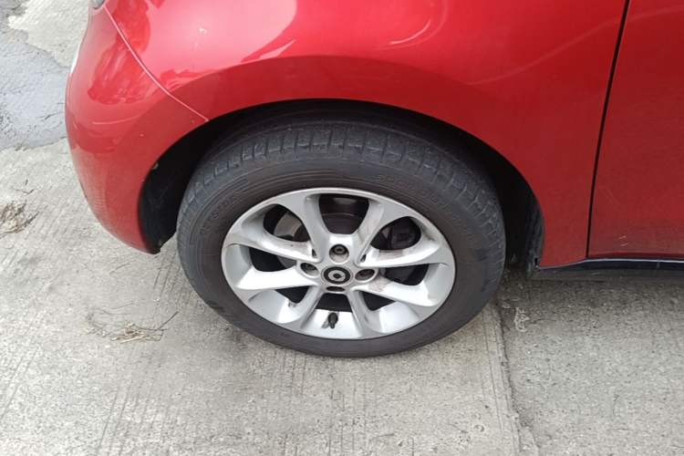 Used smart forfour 2018 1.0L 52 kW Dynamic Edition Left Front Wheel Hub