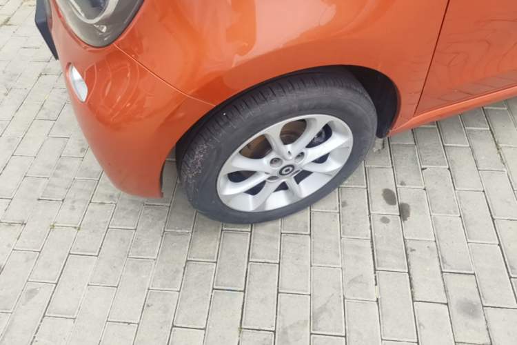 Used smart forfour 2018 1.0L 52 kW Dynamic Edition Left Front Wheel Hub