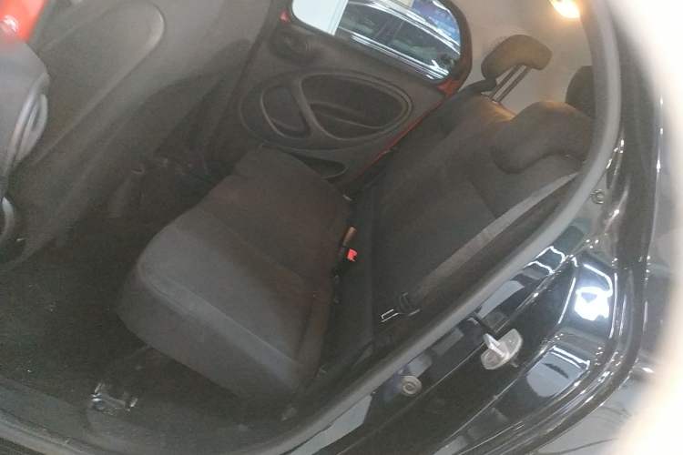 Used smart forfour 2018 1.0L 52 kW Dynamic Edition Left Rear Seat