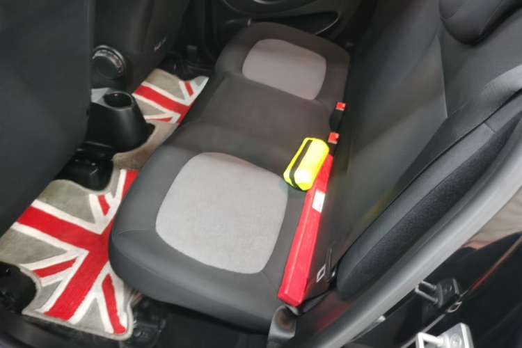 Used smart forfour 2018 1.0L 52 kW Dynamic Edition Left Rear Seat