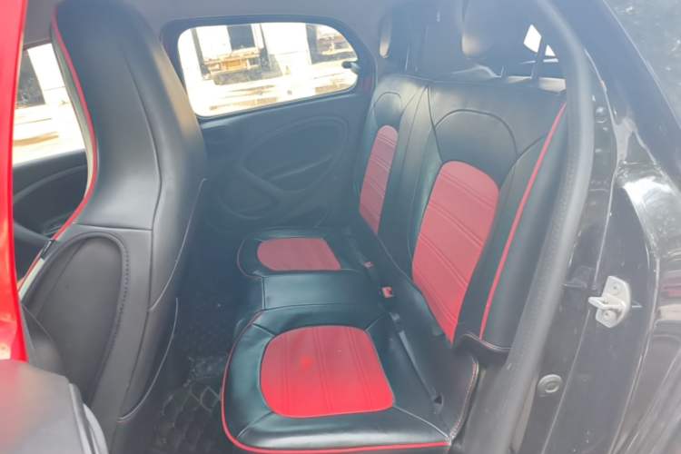 Used smart forfour 2018 1.0L 52 kW Dynamic Edition Left Rear Seat