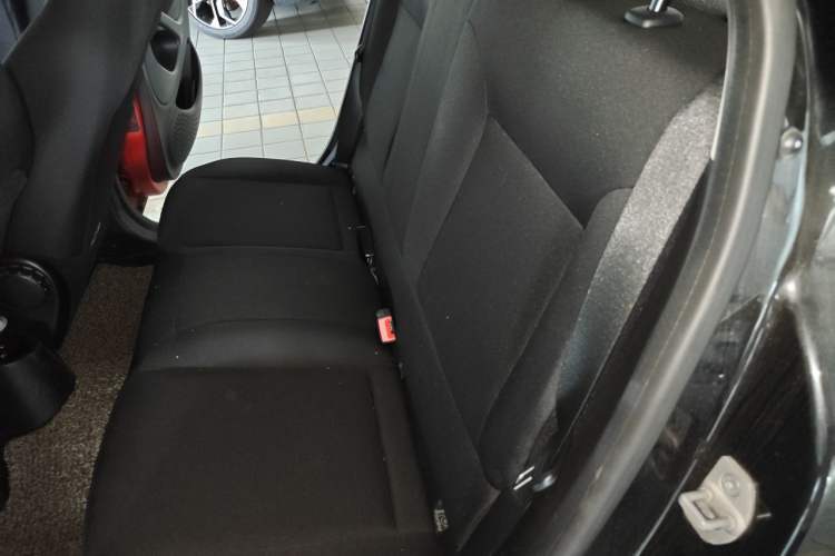 Used smart forfour 2018 1.0L 52 kW Dynamic Edition Left Rear Seat