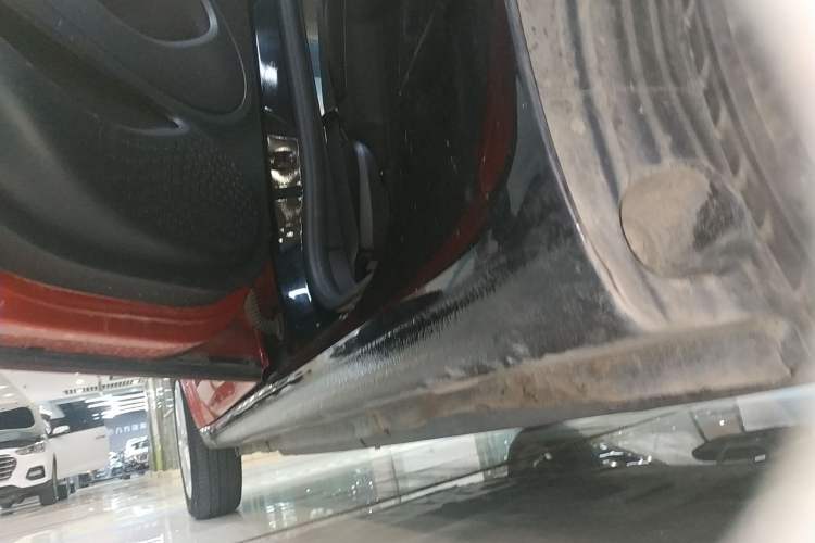 Used smart forfour 2018 1.0L 52 kW Dynamic Edition Left Side Sill