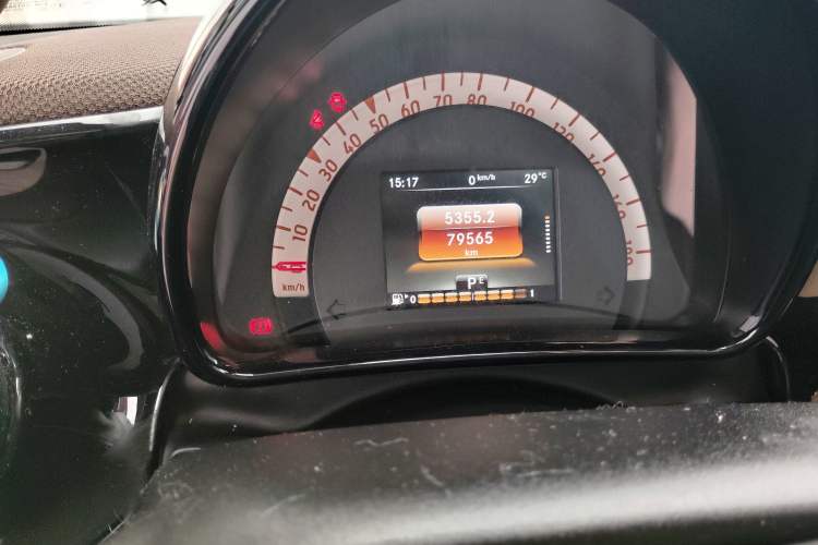 Used smart forfour 2018 0.9T 66 kW Fashion Edition Odometer Close Up