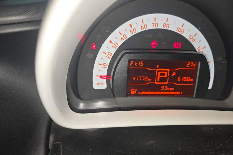Used smart forfour 2018 1.0L 52 kW Dynamic Edition Odometer Close Up