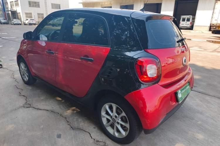 Used smart forfour 2018 1.0L 52 kW Dynamic Edition Rear Left 45 Deg