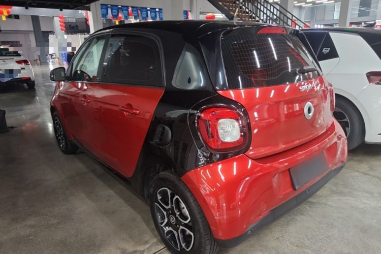 Used smart forfour 2018 0.9T 66 kW Pioneer Edition Rear Left 45 Deg