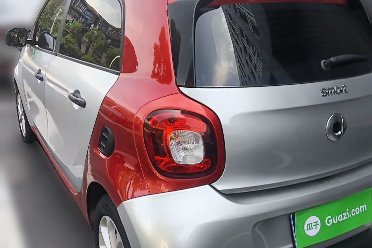 Used smart forfour 2018 1.0L 52 kW Dynamic Edition Rear Left 45 Deg