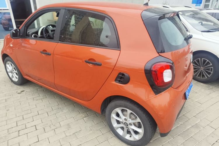 Used smart forfour 2018 1.0L 52 kW Dynamic Edition Rear Left 45 Deg