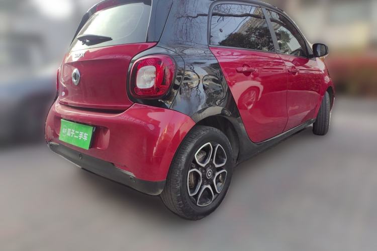 Used smart forfour 2018 0.9T 66 kW Pioneer Edition Rear Right 45 Deg