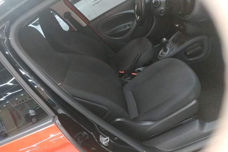 Used smart forfour 2018 1.0L 52 kW Dynamic Edition Right Front Seat
