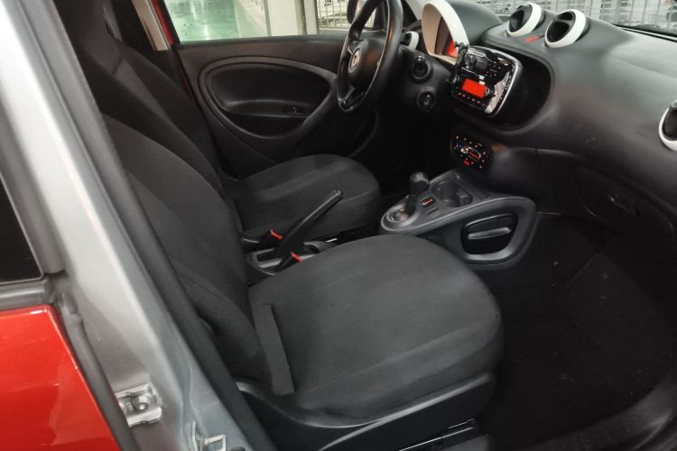 Used smart forfour 2018 1.0L 52 kW Dynamic Edition Right Front Seat