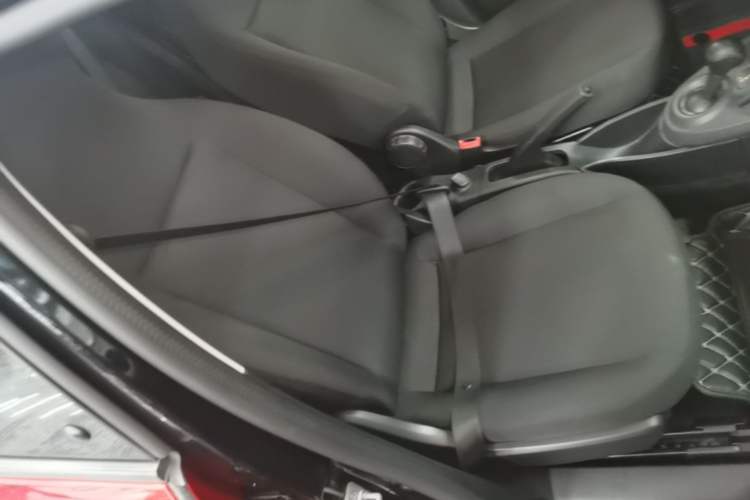Used smart forfour 2018 1.0L 52 kW Dynamic Edition Right Front Seat