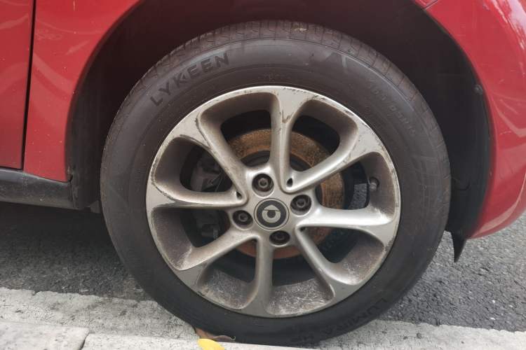 Used smart forfour 2018 1.0L 52 kW Dynamic Edition Right Front Wheel Hub