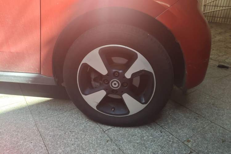 Used smart forfour 2018 0.9T 66 kW Fashion Edition Right Front Wheel Hub