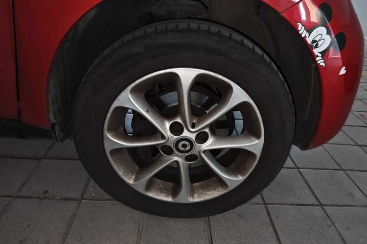 Used smart forfour 2018 1.0L 52 kW Dynamic Edition Right Front Wheel Hub