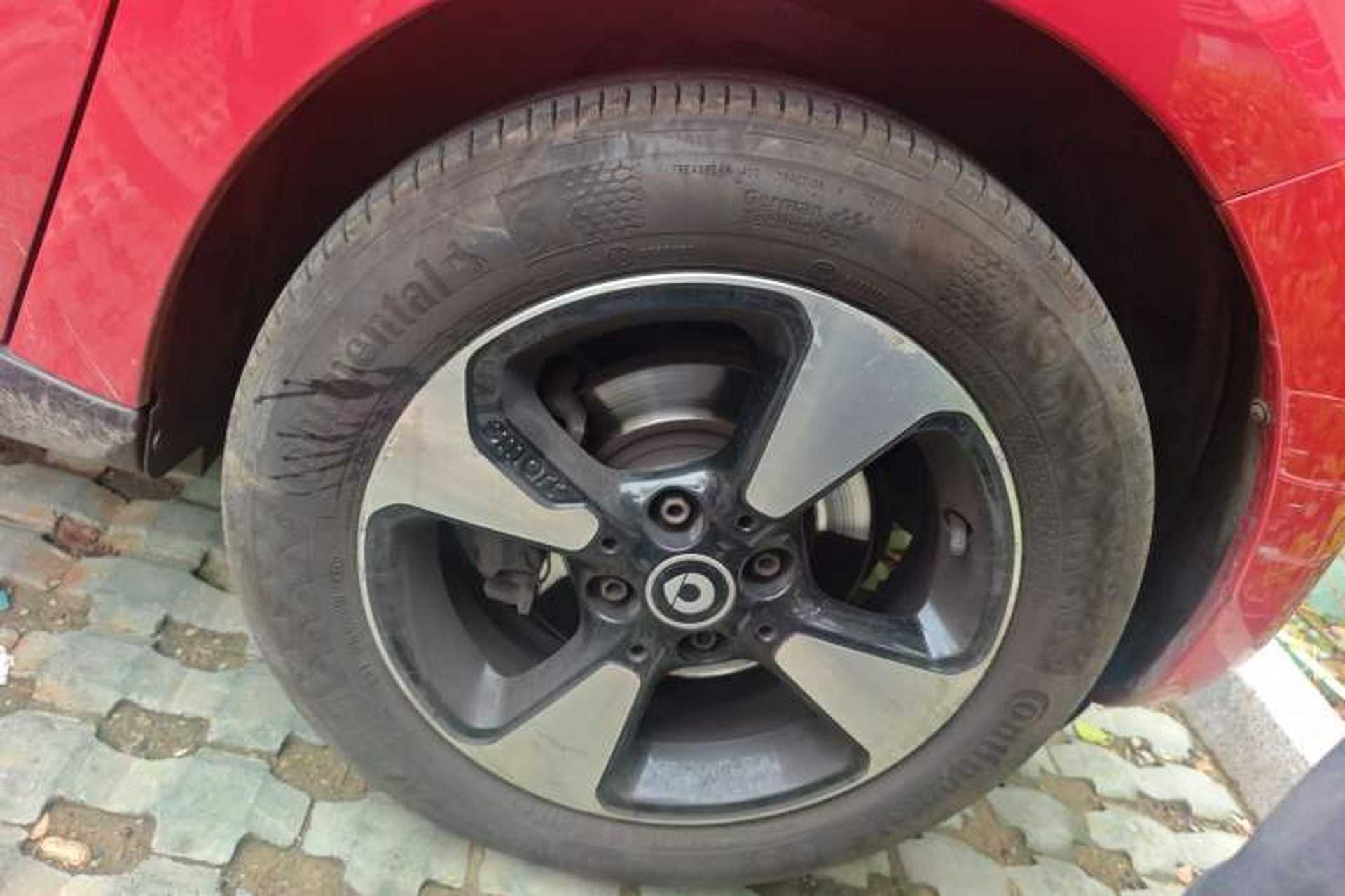 Used smart forfour 2018 1.0L 52kW Passion Edition Right Front Wheel Hub
